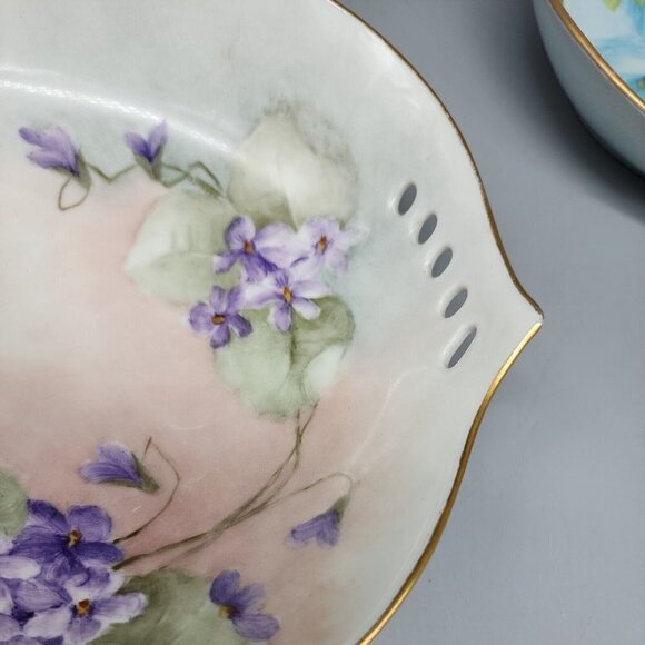 Set of 2 Vintage Handled shallow Bowls 1961 Floral Handpainted Gold Rim 8" - Picture 2 of 11